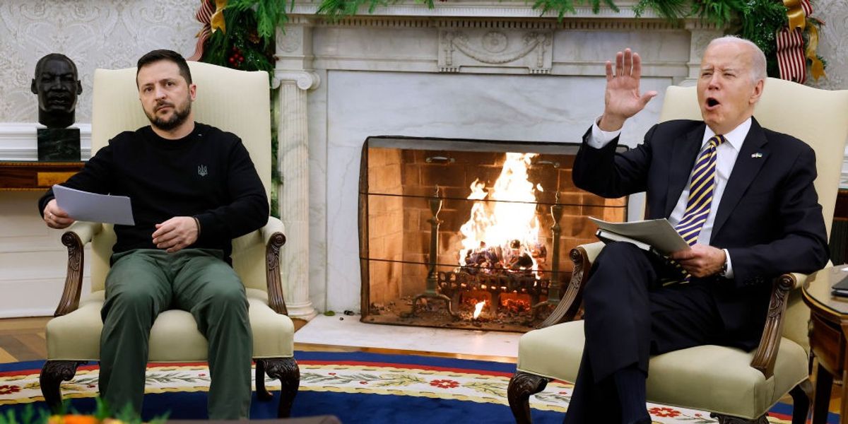 NextImg:Biden tells press to 'hush up' before staring daggers as they are removed
