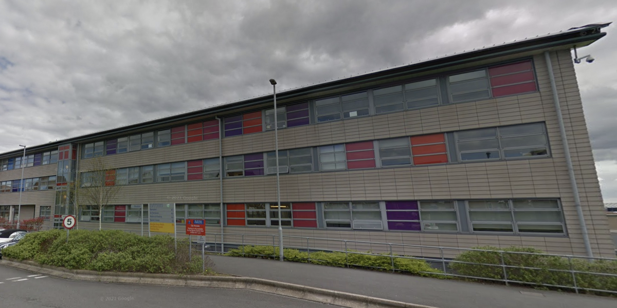 NextImg:Nottingham school lockdown: Children forced to 'hide under tables' after school 'intruder' sparks campus closedown