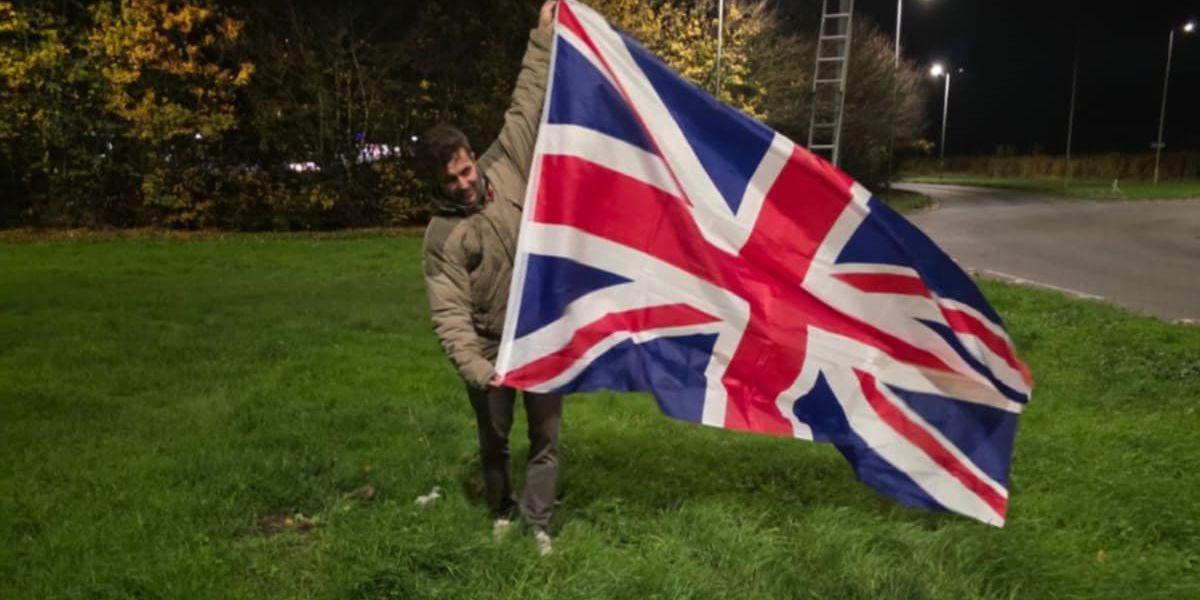 Council scraps £9,000 contract with tree surgeon after he raised hundreds of patriotic flags around hometown Council scraps £9,000 contract with tree surgeon after he raised hundreds of patriotic flags around hometown