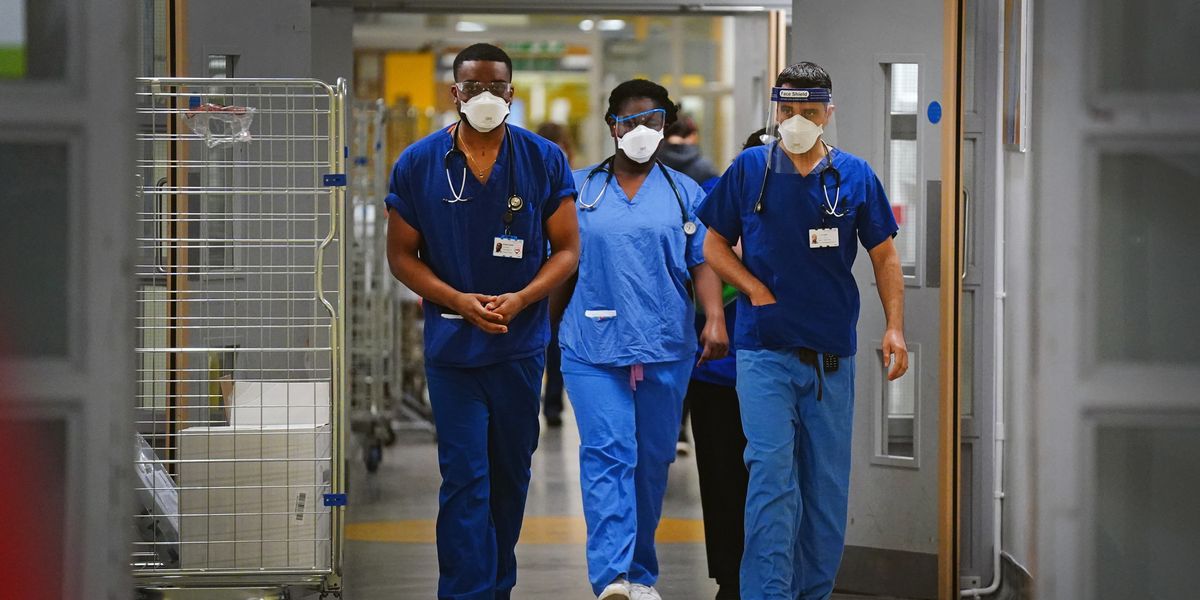 NextImg:Hospitals bring back face masks to protect against 'quad-demic' as flu surge 'will peak in 10 days'