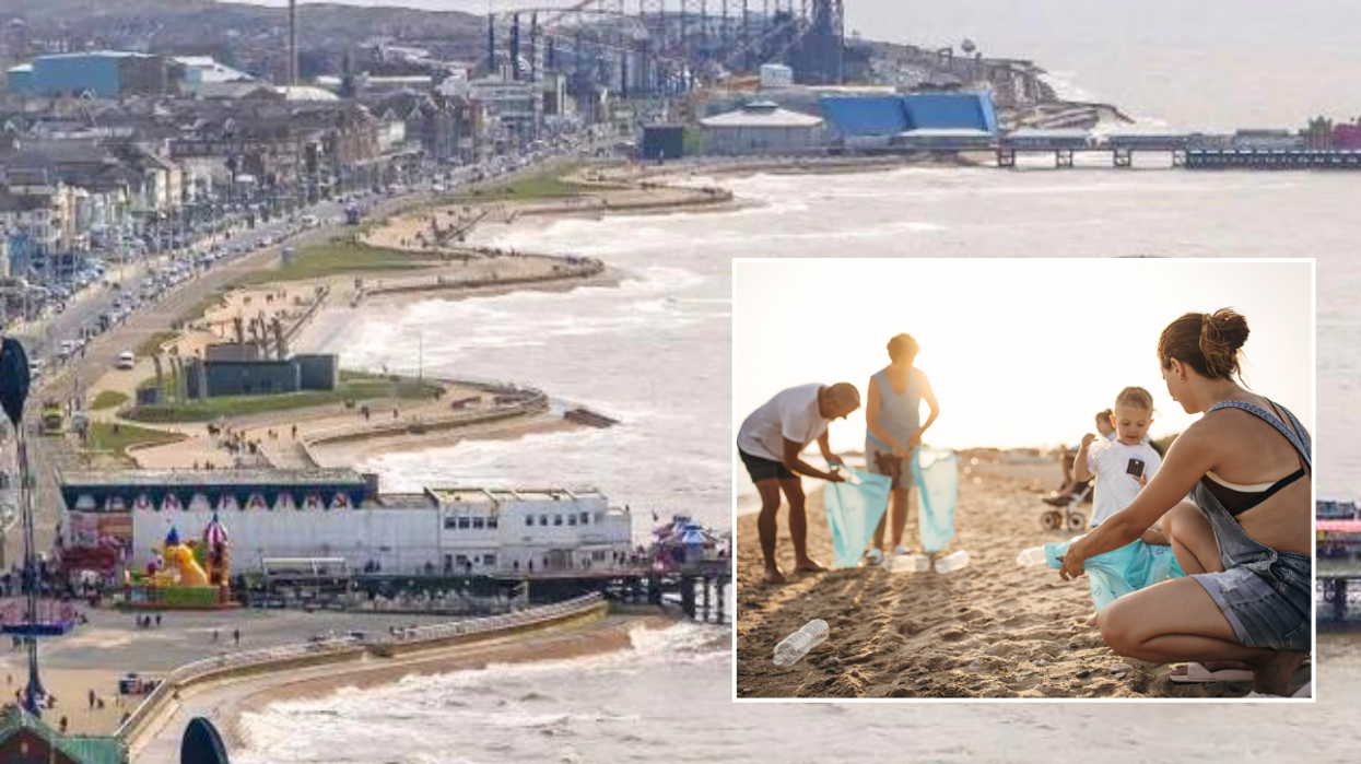 Blackpool / people on beach