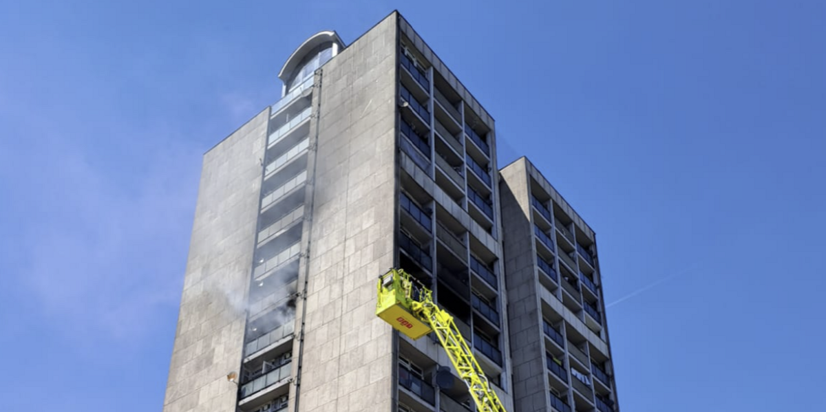 NextImg:London fire: Billows of smoke soar from London flat as 70 firefighters rush to put out flames