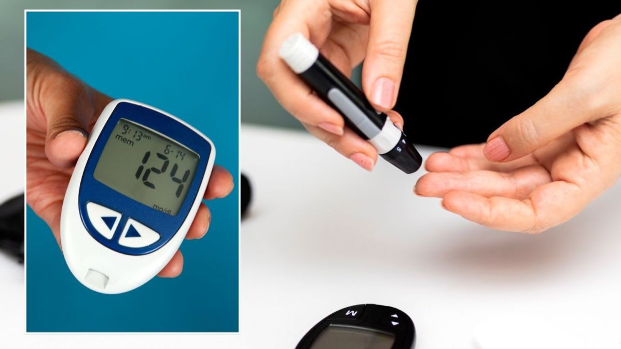BLOOD GLUCOSE MONITOR