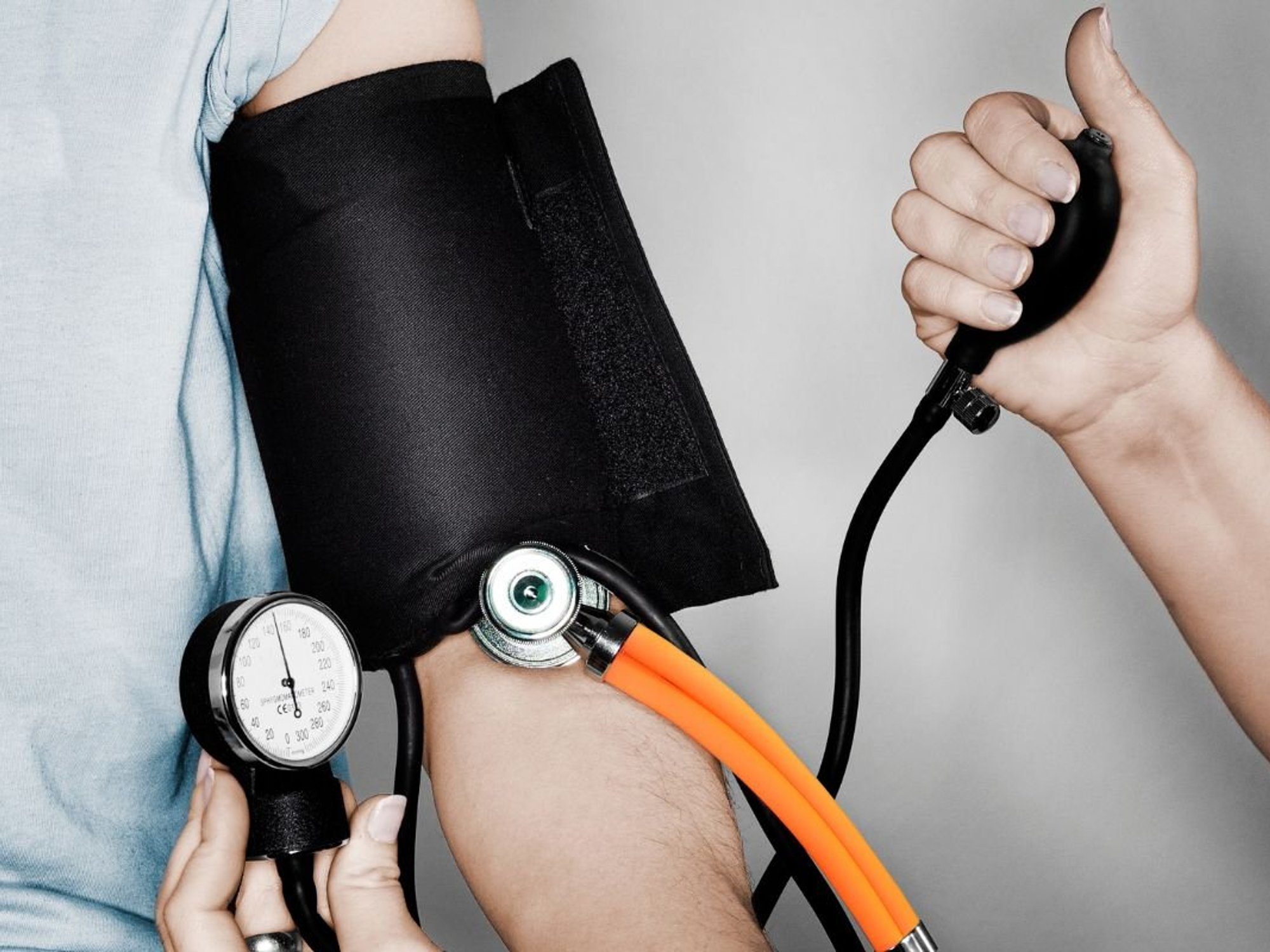 BLOOD PRESSURE MONITOR