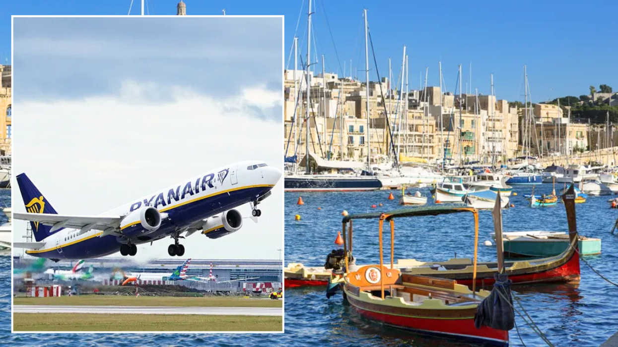 Boats in Malta / Ryanair plane taking off