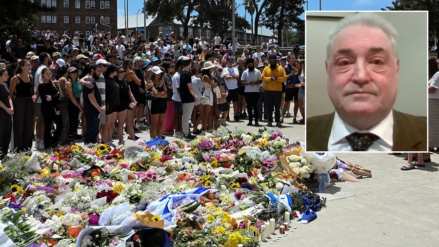 Bondi Beach, Gary Mond