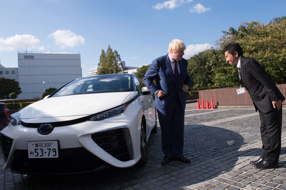 Boris Johnson with a Toyota Mirai hydrogen vehicle \u200b