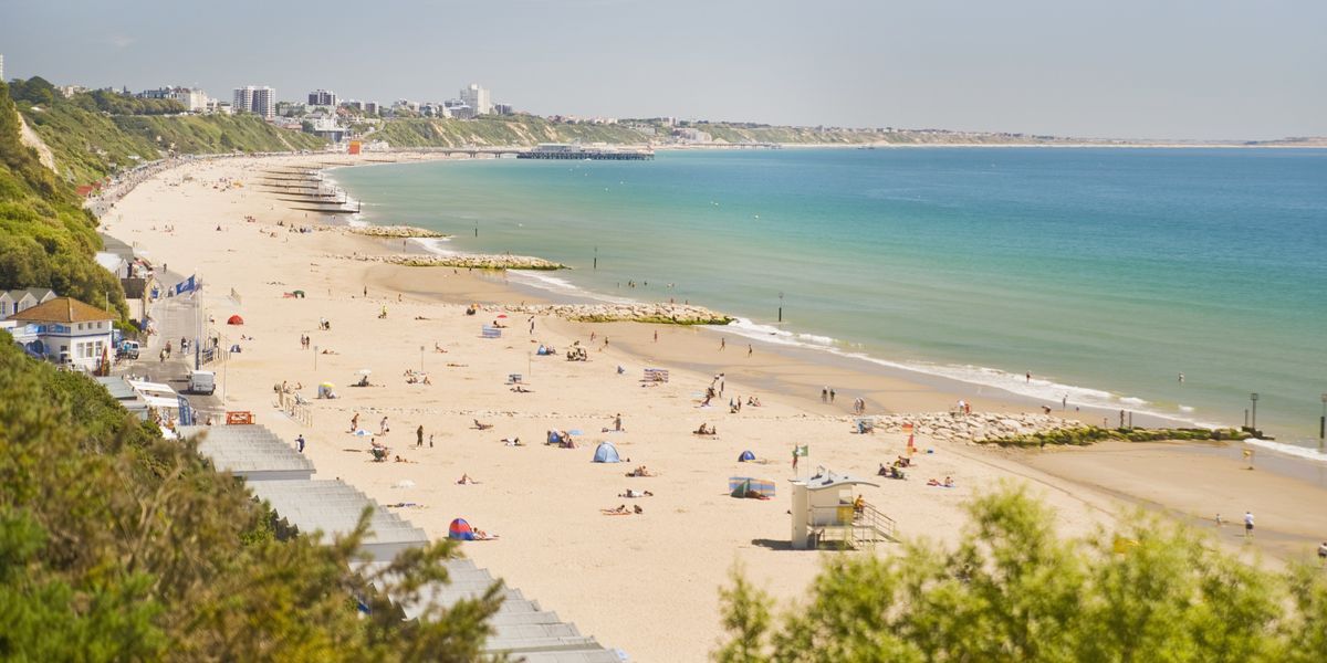 Bournemouth beachgoers ordered not to use water to rinse sandy feet amid supply crisis Bournemouth beachgoers ordered not to use water to rinse sandy feet amid supply crisis