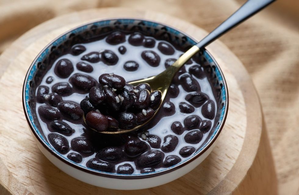 BOWL OF BLACK BEANS
