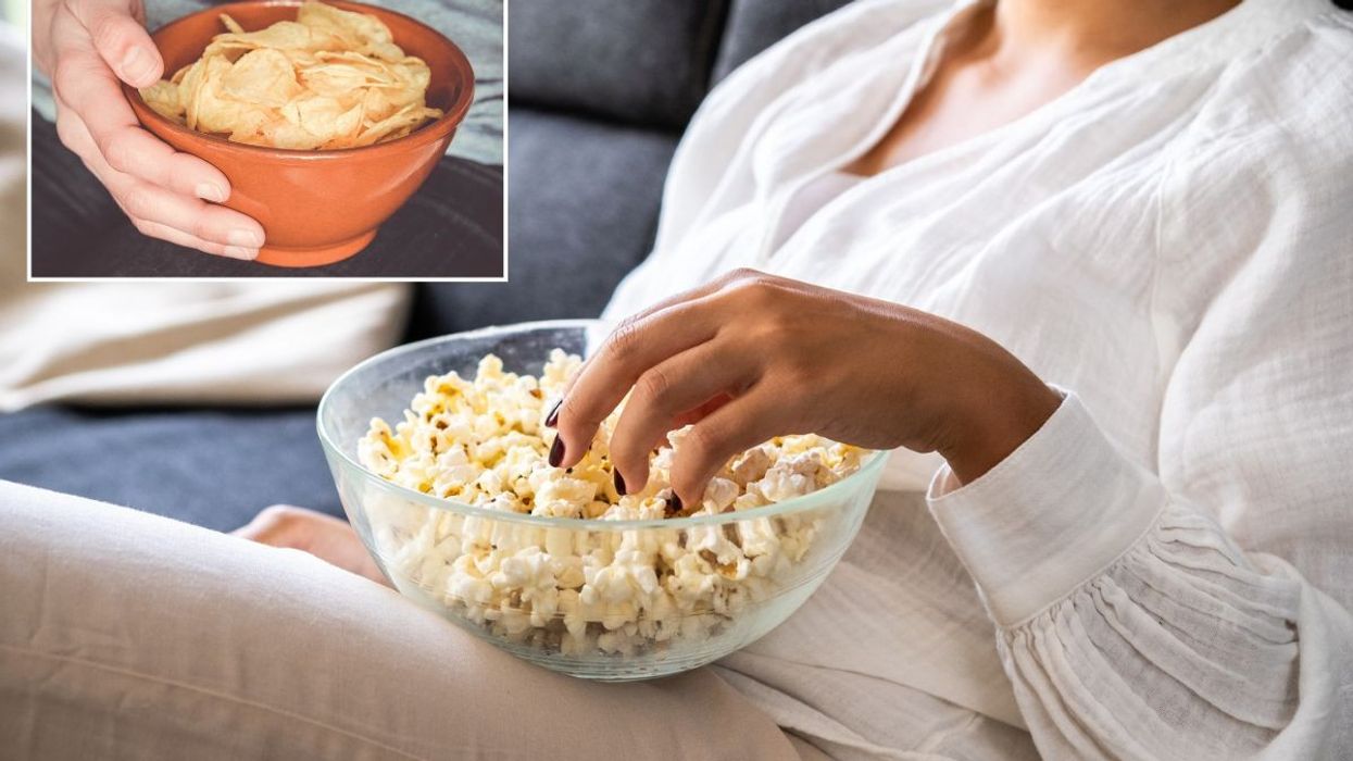 Bowl of crisps / Bowl of popcorn