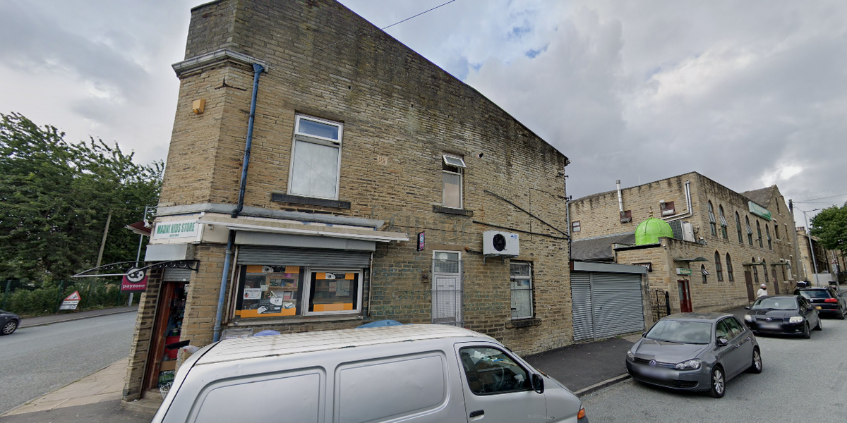 NextImg:Police launch murder probe after teenager dies in 'mass brawl with bladed weapons' outside mosque