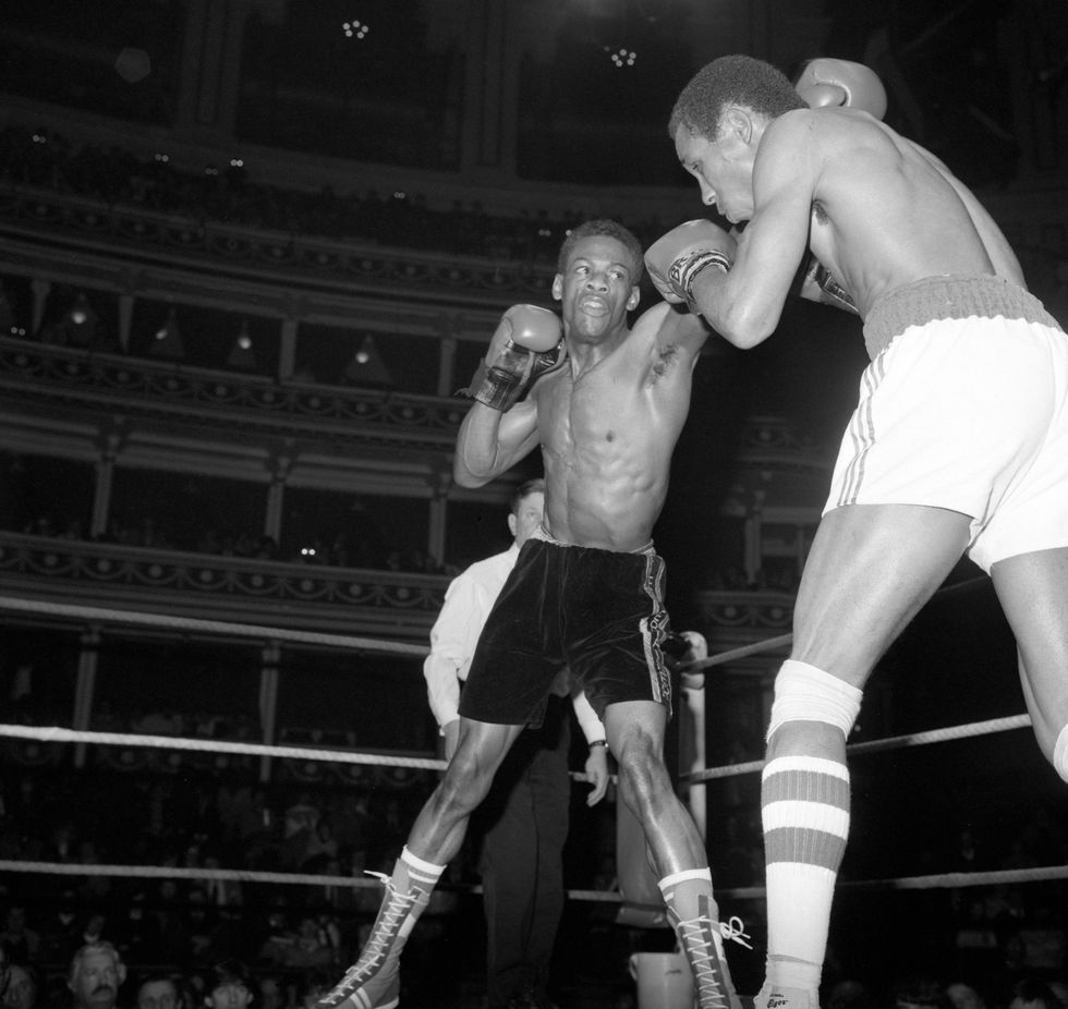 Boxer Vernon Vanriel (l) in action.