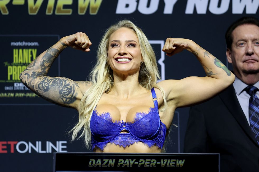 Boxing Ebanie Bridges