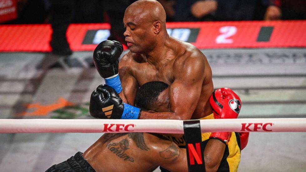Boxing star Anderson Silva has announced his plans to join the police in the United States following his victory over Tyron Woodley in the early hours of Saturday morning