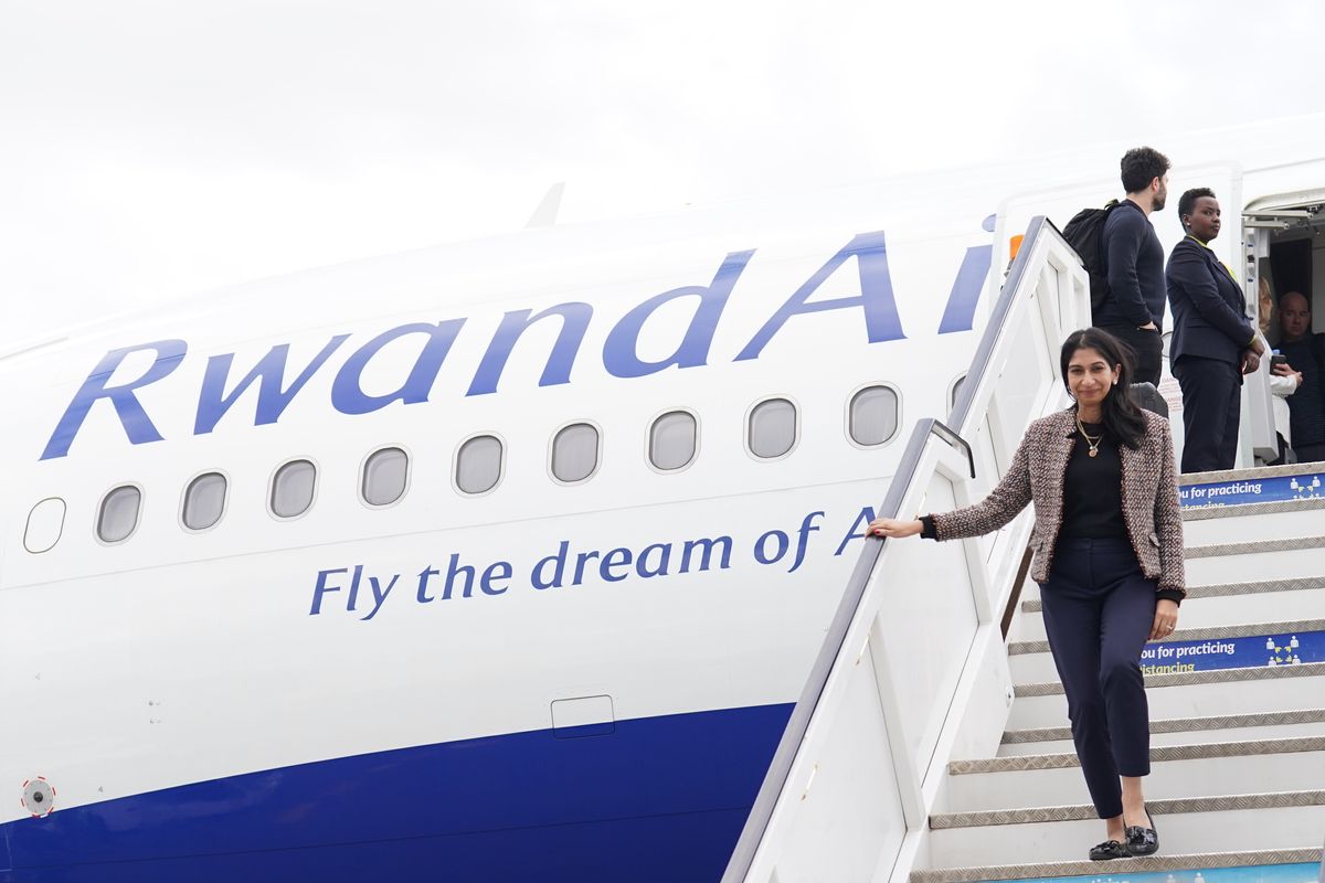 Braverman exiting a Rwanda Air flight