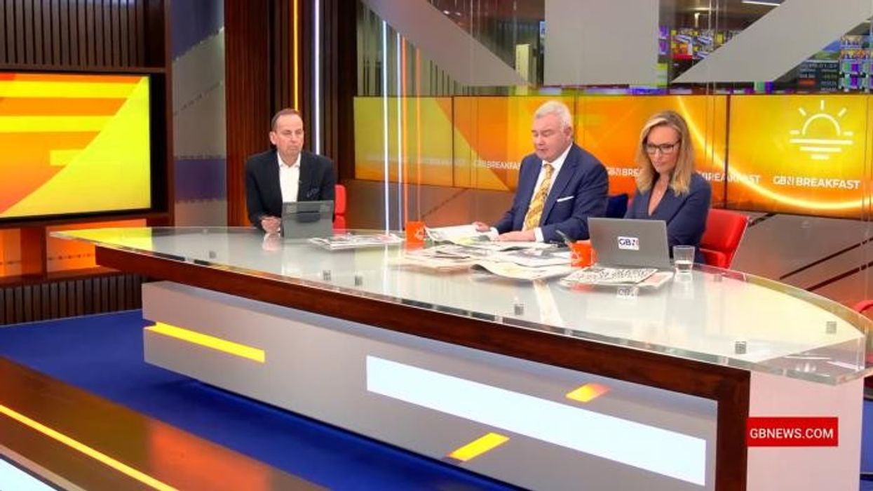 Oasis fans go wild as Gallagher brothers reveal surprise ticket drop