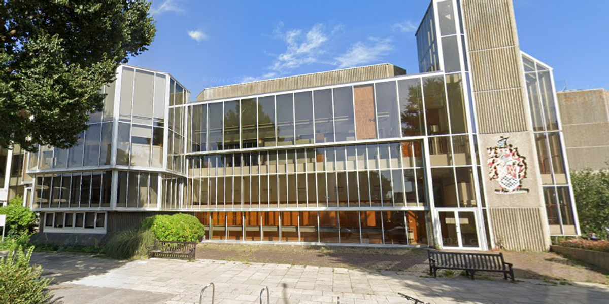 NextImg:Fraudsters posing as council employees attempt to scam tenants