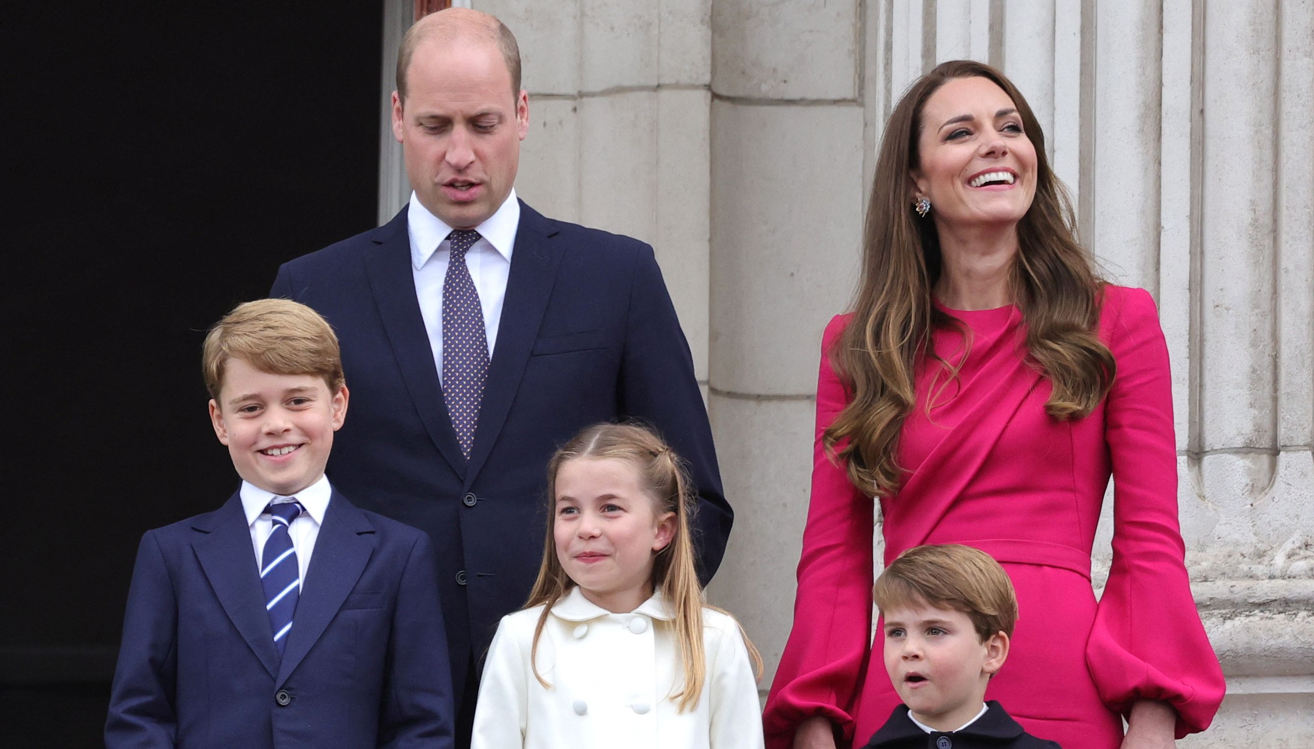 Britain's Prince George, Princess Charlotte, Prince Louis, Prince William and Catherine, Duchess of Cambridge, stand on the balcony during the Platinum Pageant