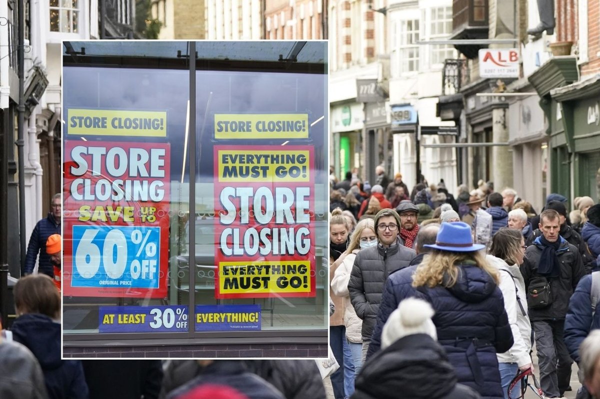 British high street and store closing sign