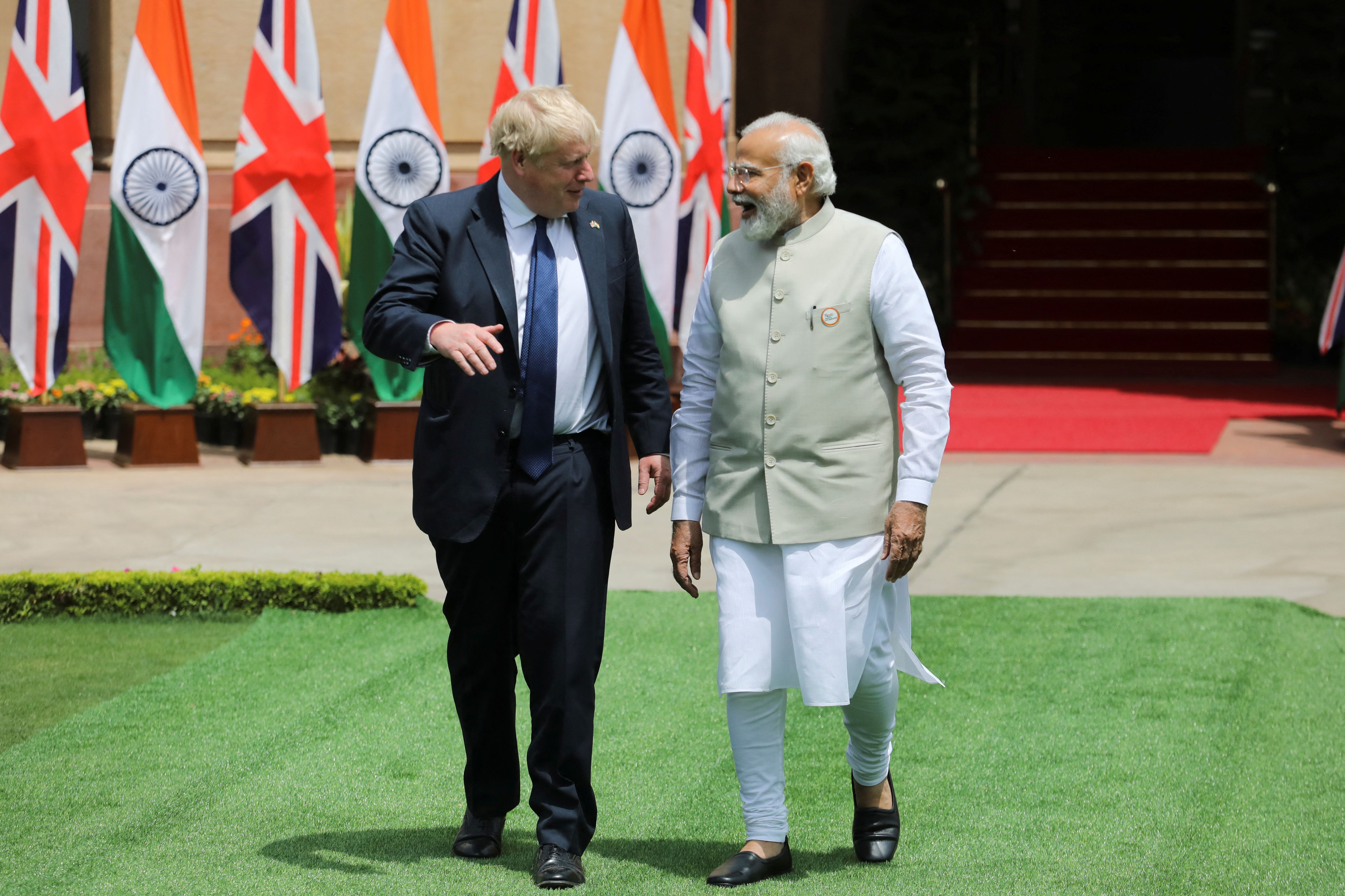 British Prime Minister Boris Johnson and Indian Prime Minister Narendra Modi walk before a meeting, at Hyderabad House in New Delhi, India, April 22, 2022. REUTERS/Altaf Hussain