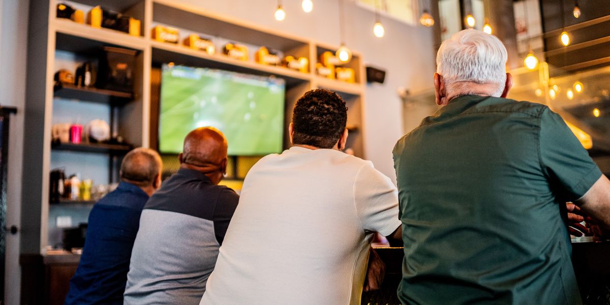 NextImg:Pubs to stay open until 1am tomorrow as special rules imposed