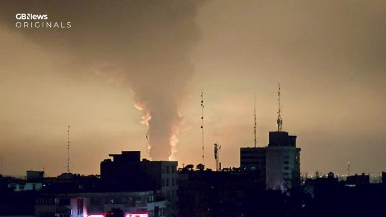 Britons to LOSE phone signal as mobile rationing warning issued amid high energy costs