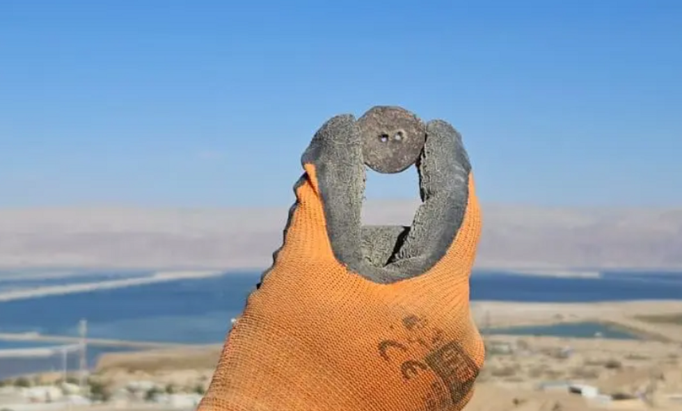 Button found at site