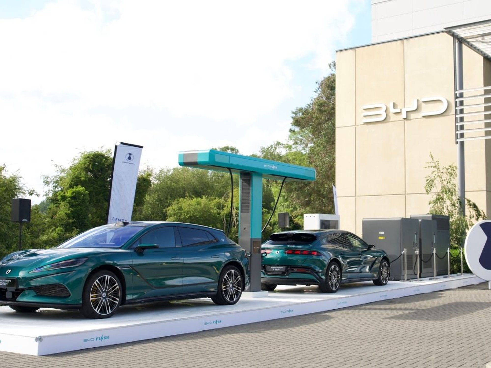 BYD has debuted its Flash Charger technology in the UK for the first time