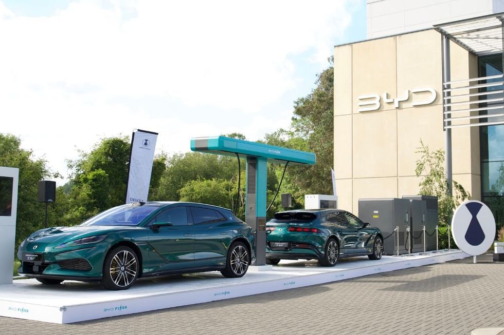 BYD has debuted its Flash Charger technology in the UK for the first time