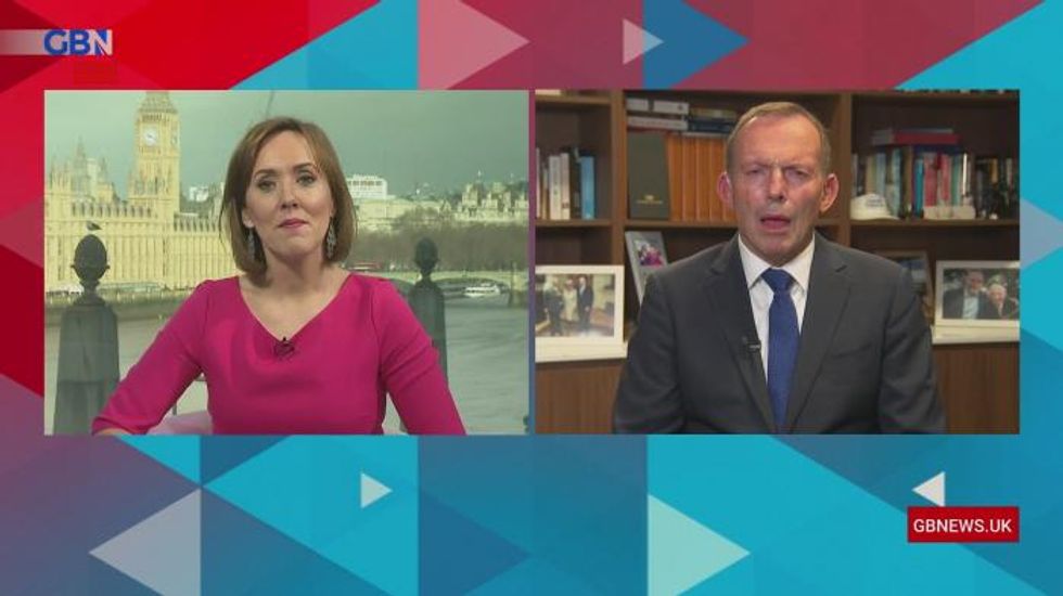 Tony Abbott urges UK to CHANGE THE LAW to tackle migrant crisis