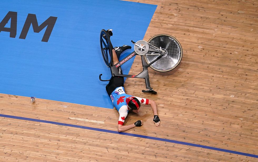 Canada's Derek Gee crashes out of the Men's 15km Scratch Race Qualifying Round.