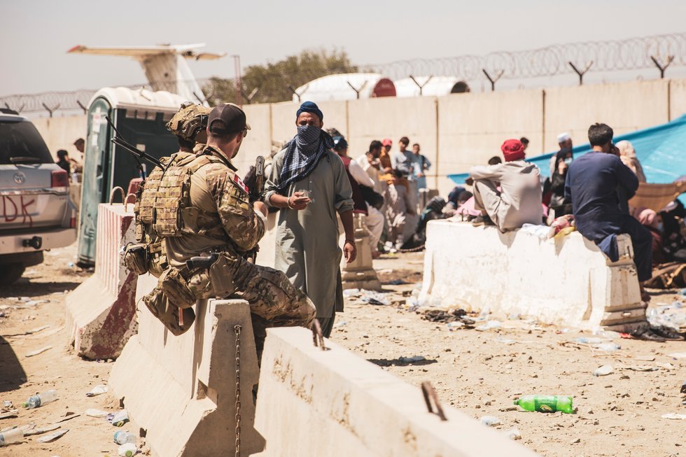 Canadian coalition forces assist during an evacuation at Hamid Karzai International Airport in Kabul, Afghanistan, August 24, 2021. Staff Sgt. Victor Mancilla/U.S. Marine Corps/Handout via REUTERS THIS IMAGE HAS BEEN SUPPLIED BY A THIRD PARTY.