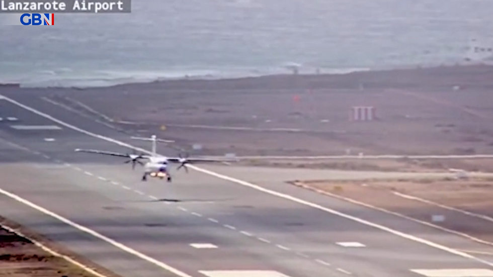 Canaryfly plane struggles to land on runway