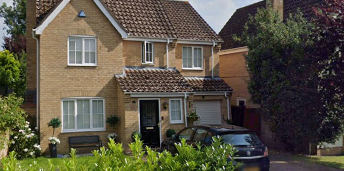 NextImg:Neighbour row erupts as homeowner tries to build home extension