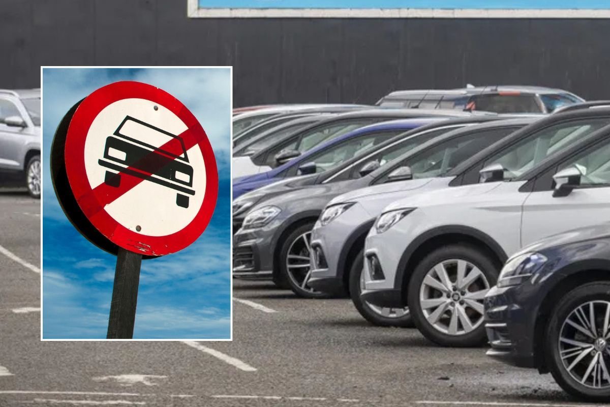 Car ban sign and vehicles parked