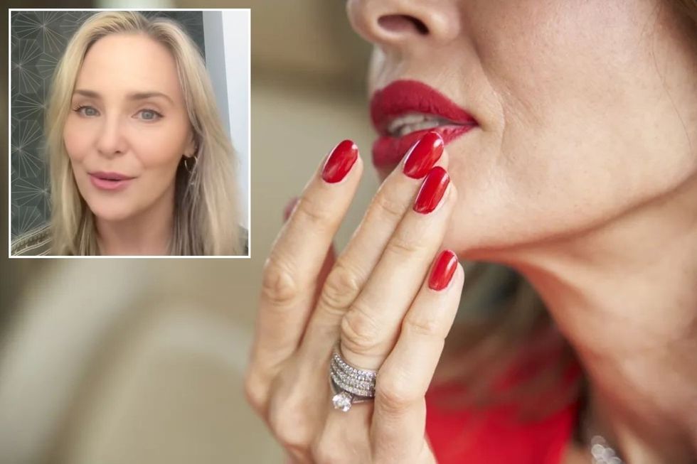 Carmindy Beauty / Woman with red lipstick