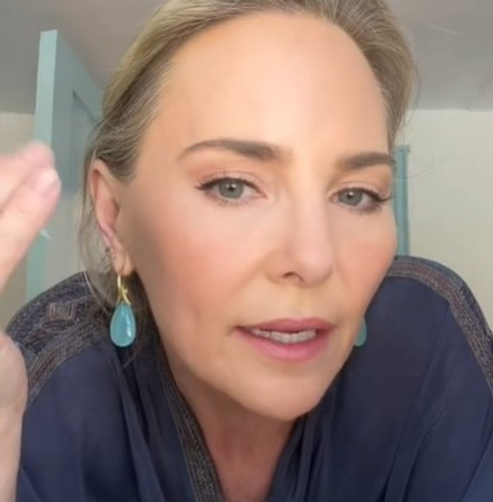 Carmindy discussing beauty tips