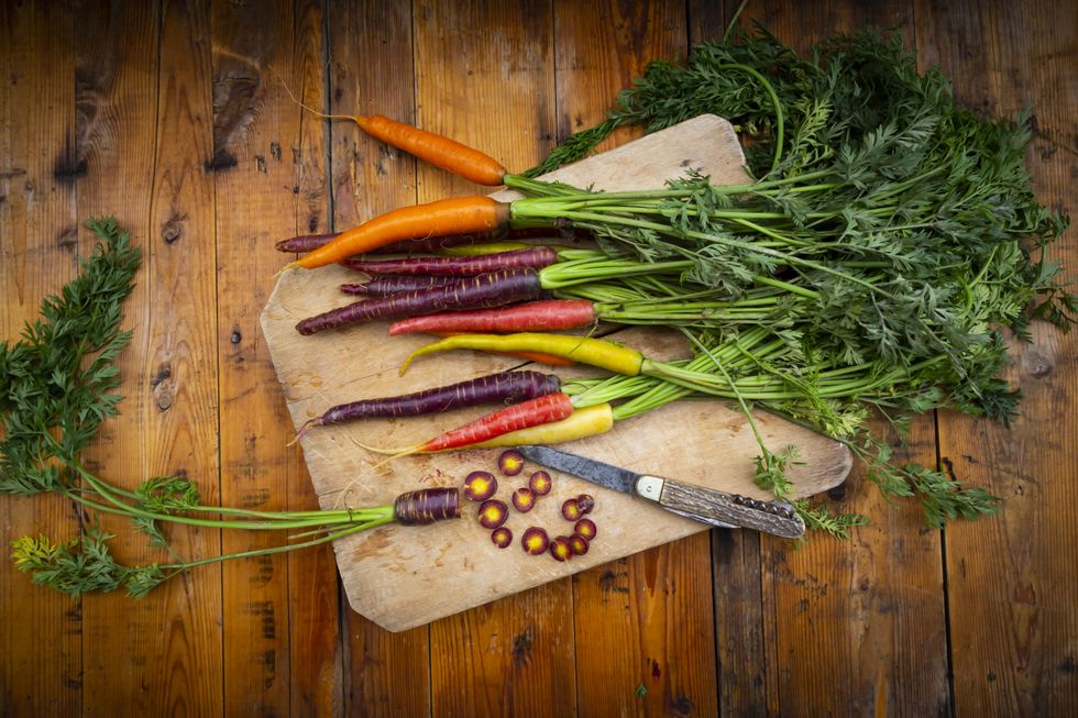 CARROTS ON CHOPPING BOARD