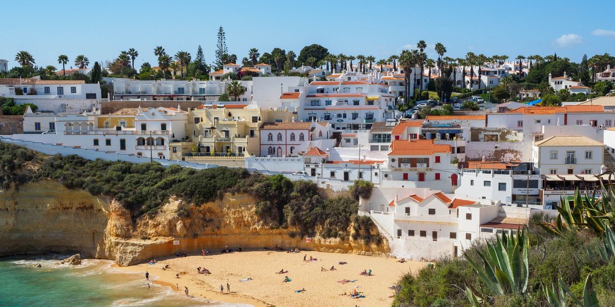 NextImg:Britons in Portugal must hold correct documents or face 'difficulties' upon EU travel system launch