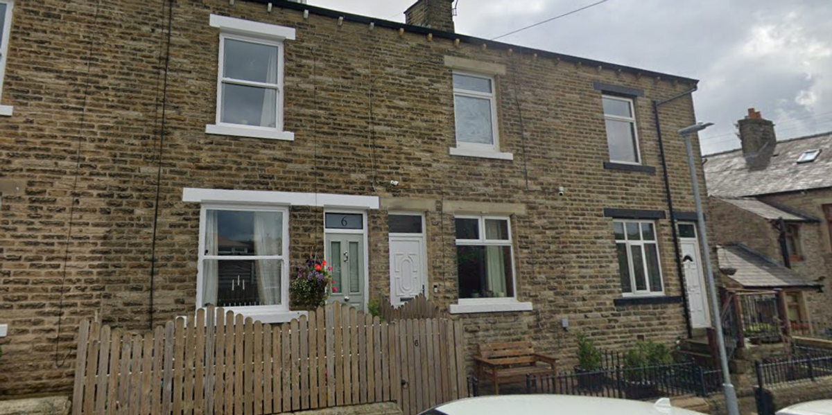 NextImg:Neighbours disgusted by 'ugly' two-metre fence built around property next door