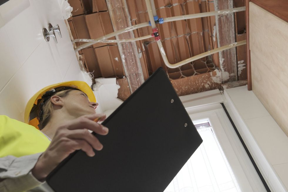 Ceiling worker