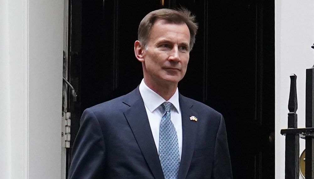 Chancellor of the Exchequer Jeremy Hunt leaves 11 Downing Street, London, for the House of Commons to deliver his autumn statement. Picture date: Thursday November 17, 2022.