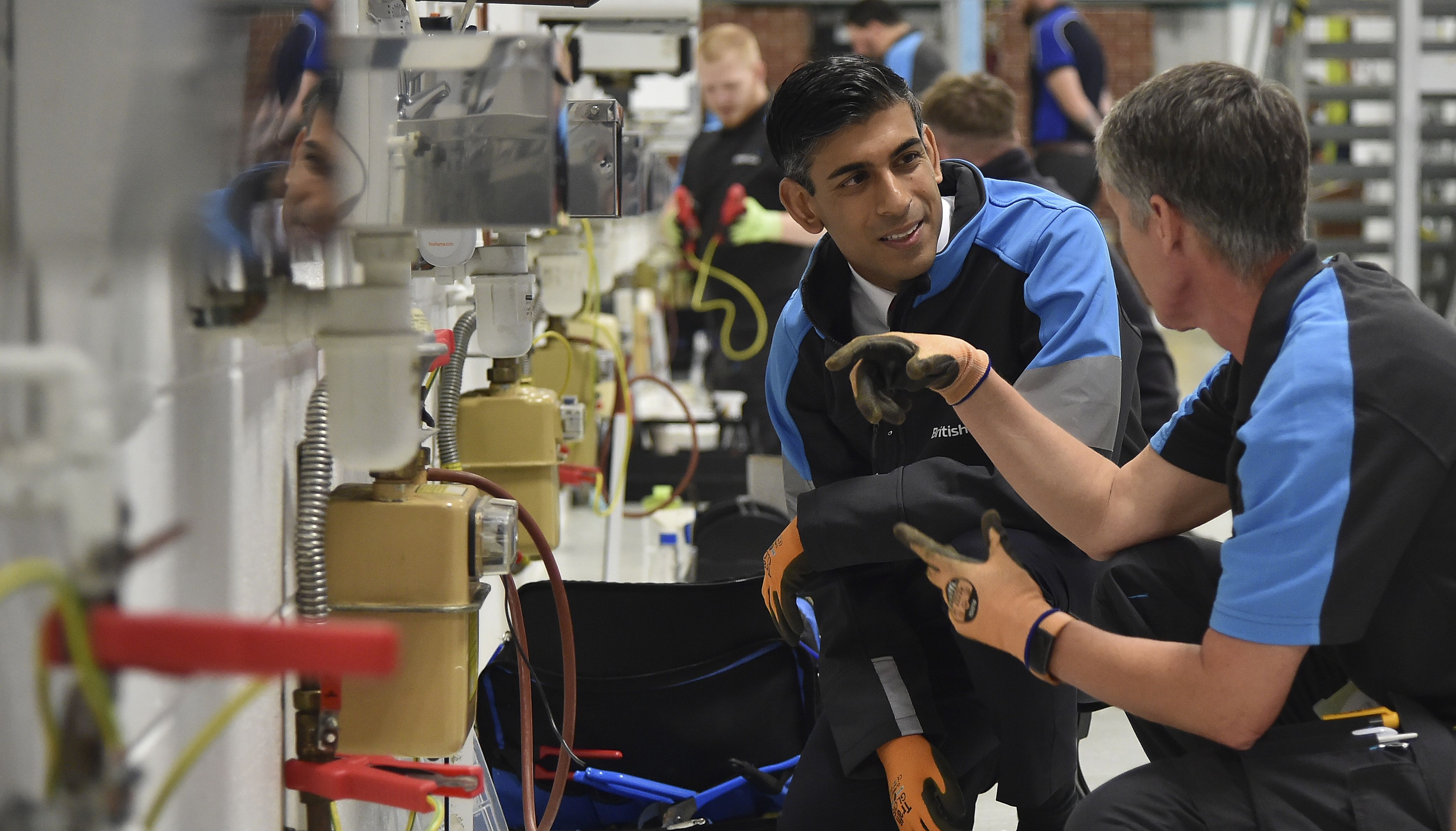 Chancellor of the Exchequer Rishi Sunak listens to an employee during a visit to a British Gas training academy in Leicestershire. Picture date: Monday September 13, 2021.