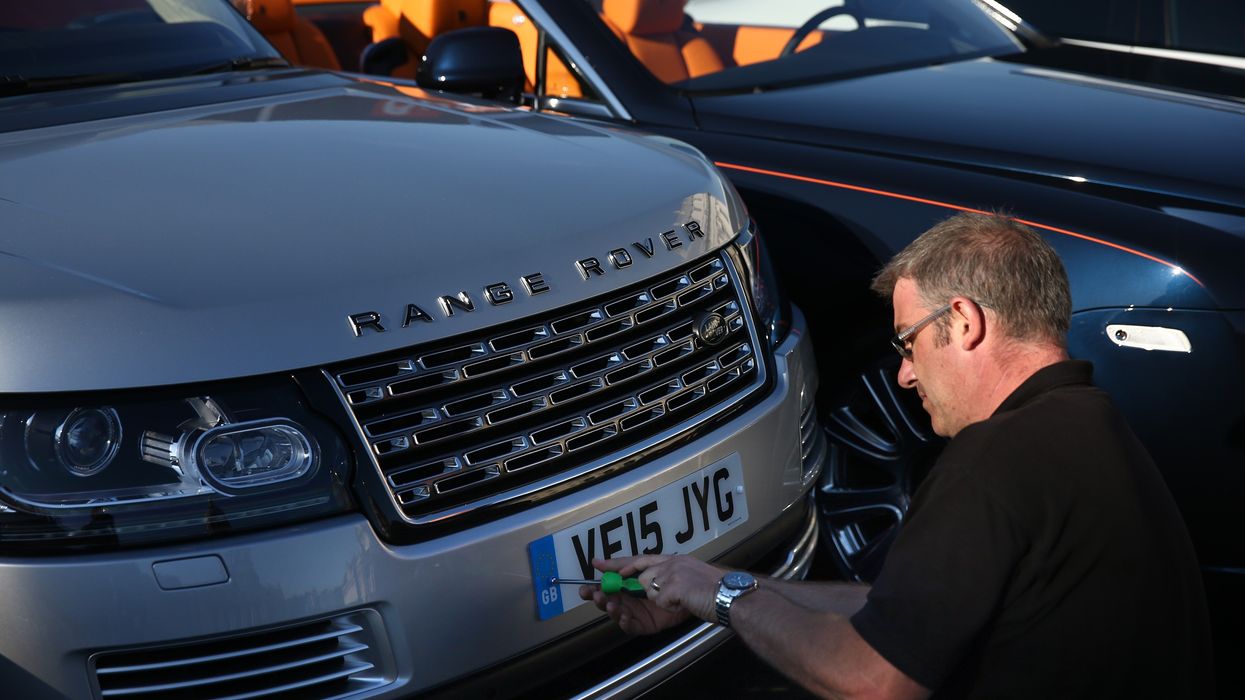 Changing the number plate on a Land Rover