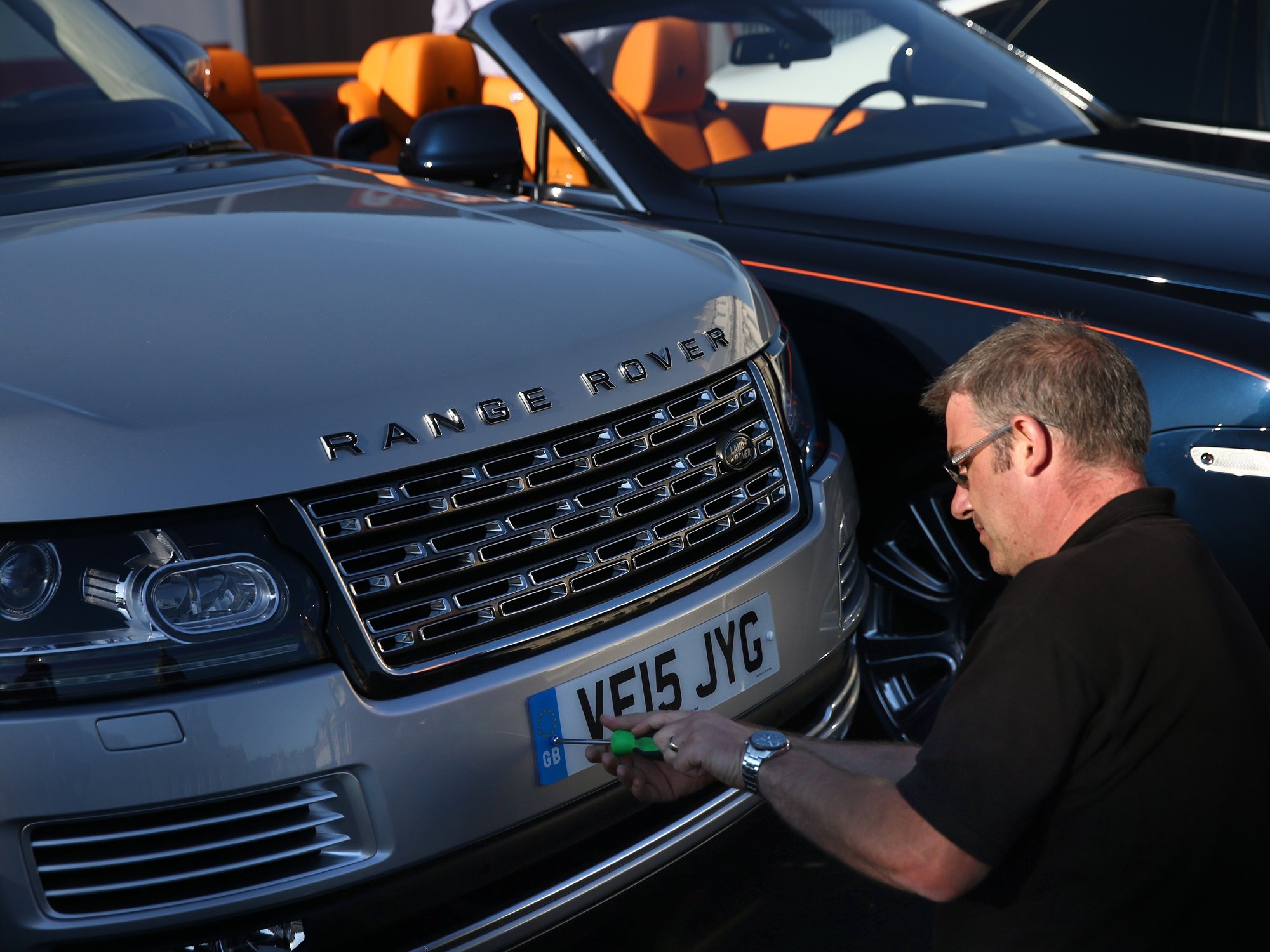 Changing the number plate on a Land Rover