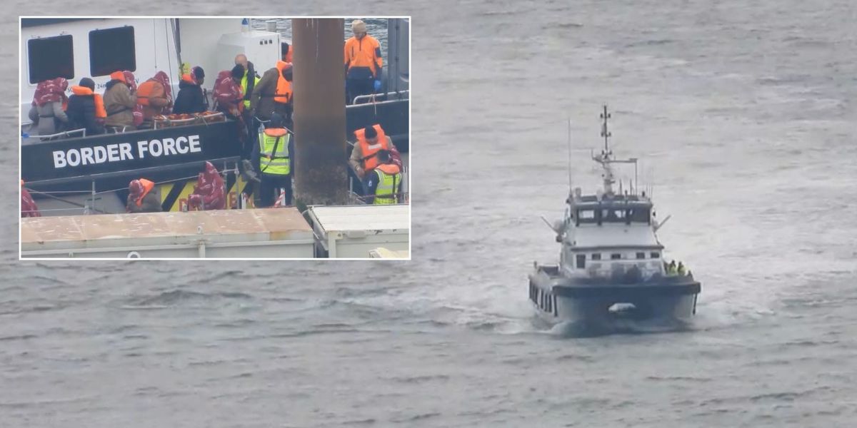 NextImg:Twenty five MORE migrants arrive in dangerous conditions as people smugglers slammed as 'callous and extremely reckless'