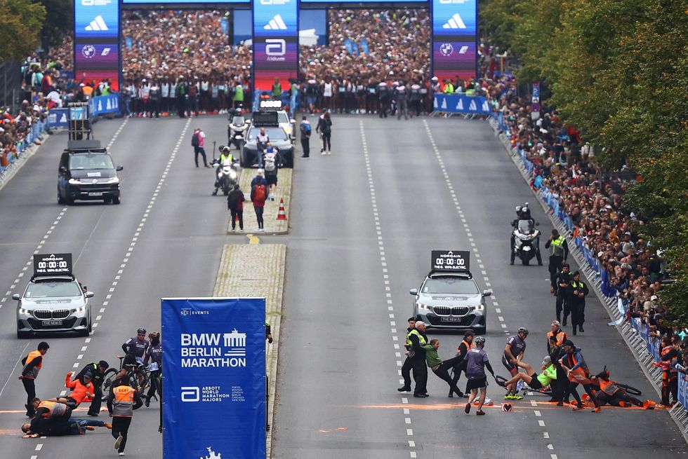 Chaos at the start line of the marathon