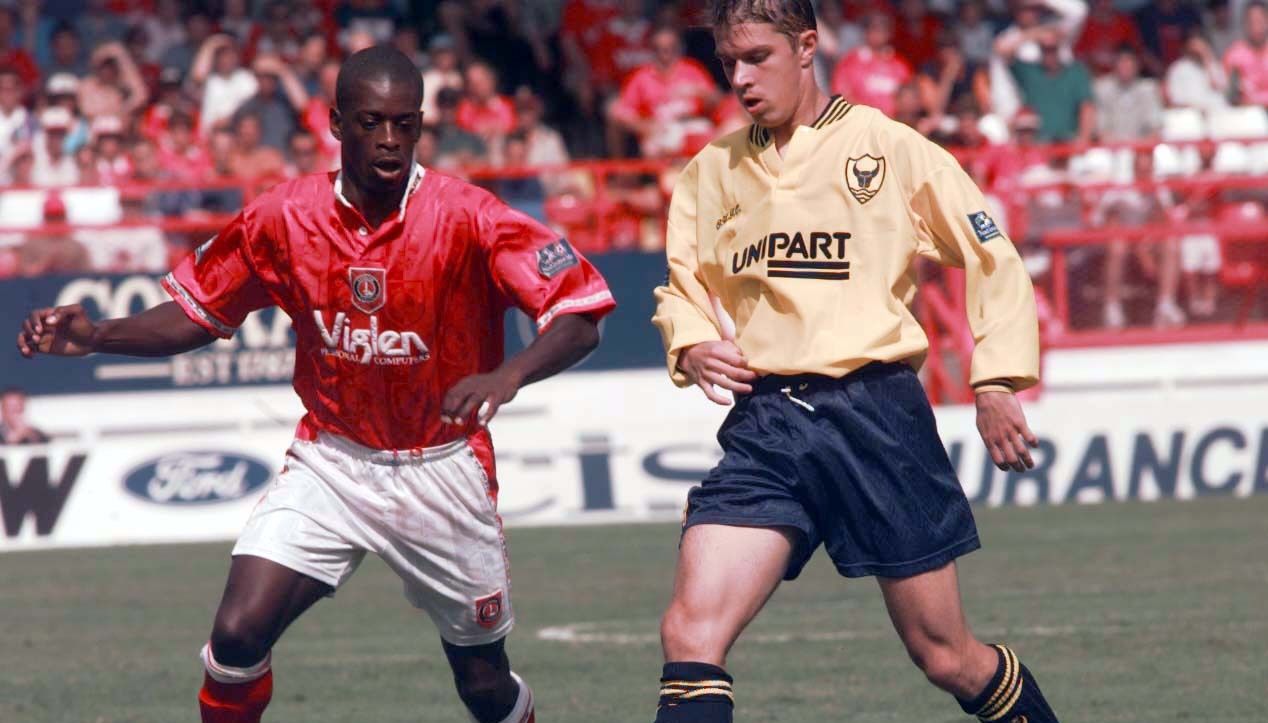 Charlton Athletic's Keith Jones (left) tackles Oxford United's Joey Beauchamp, during their Nationwide League match at the Valley.
