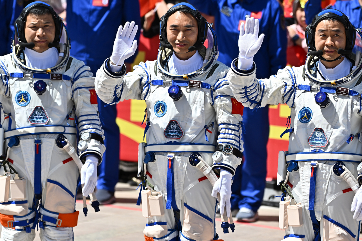 Chen Dong, Chen Zhongrui, and Wang Jie