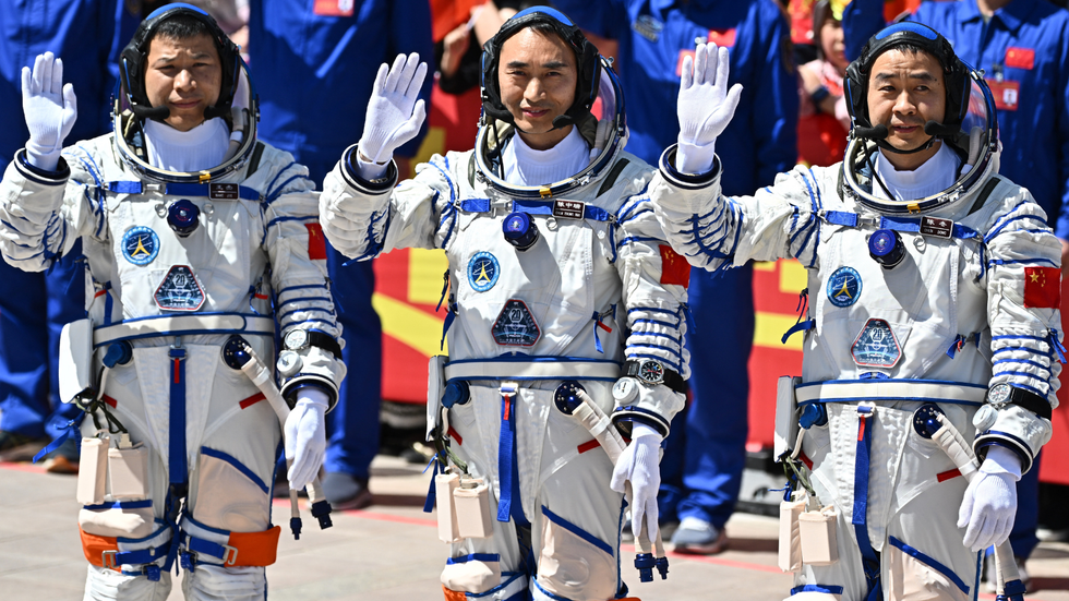 Chen Dong, Chen Zhongrui, and Wang Jie